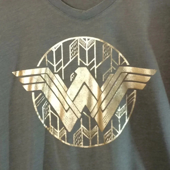 DC Comics Army Green & Gold Wonder Woman T-Shirt - Picture 3 of 8